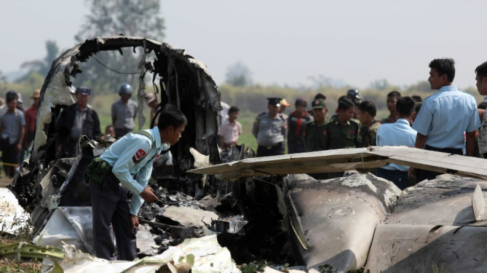 Un avi&oacute;n militar birmano se accidente por una "falla t&eacute;cnica"
