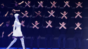 La firma Casablanca eleva la moda callejera a espect&aacute;culo total en Par&iacute;s