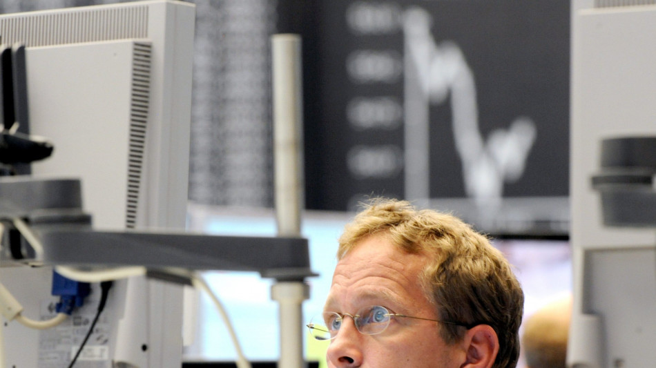 Borsa: Europa pesante in attesa di Trump, Milano -1,1%