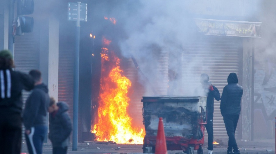 Suspeito de ataque em Belfast comparece a tribunal ap&oacute;s noite de viol&ecirc;ncia