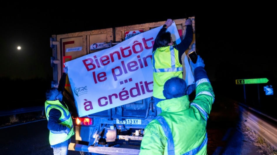 Hausse des prix des carburants: mobilisation de routiers sur le p&eacute;riph&eacute;rique nantais