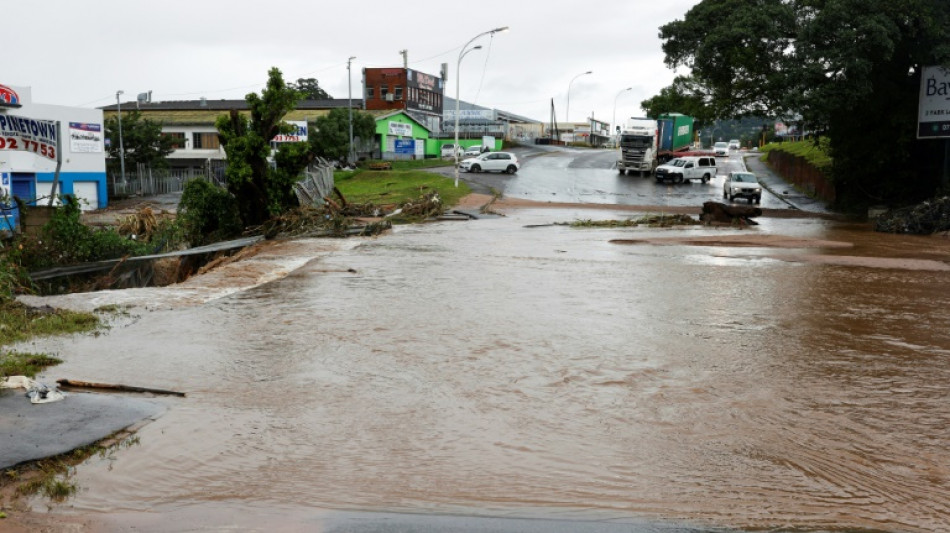 Afrique du Sud: le bilan grimpe &agrave; une soixantaine de morts dans les inondations
