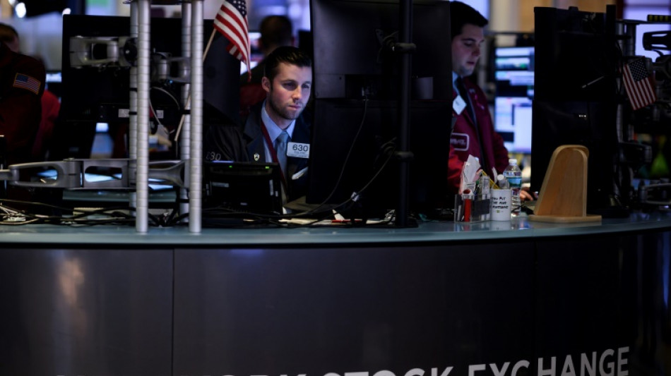 Petr&oacute;leo baja m&aacute;s de 5% por tratativas sobre Ucrania y confinamiento en China