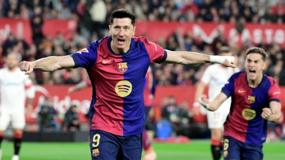 Bar&ccedil;a vence Sevilla (4-1) e fica mais perto dos l&iacute;deres no Espanhol