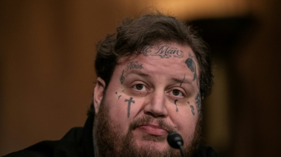 Cantor Jelly Roll pede a Congresso dos EUA que seja 'pr&oacute;-ativo' contra fentanil