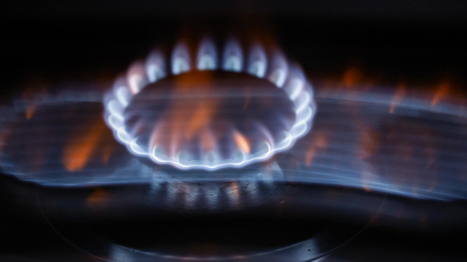 Il petrolio gira in rialzo, il gas ancora in aumento
