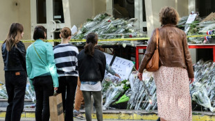 Attentat d'Arras: hommages &agrave; Dominique Bernard, le gouvernement affiche sa "fermet&eacute;"