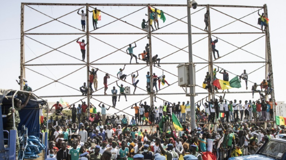 Une mar&eacute;e humaine se r&eacute;pand dans Dakar pour accueillir les h&eacute;ros de la CAN