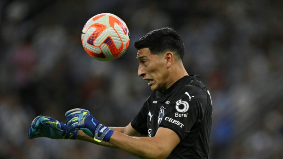 El portero argentino del Zaragoza, suspendido 13 partidos por un pu&ntilde;etazo