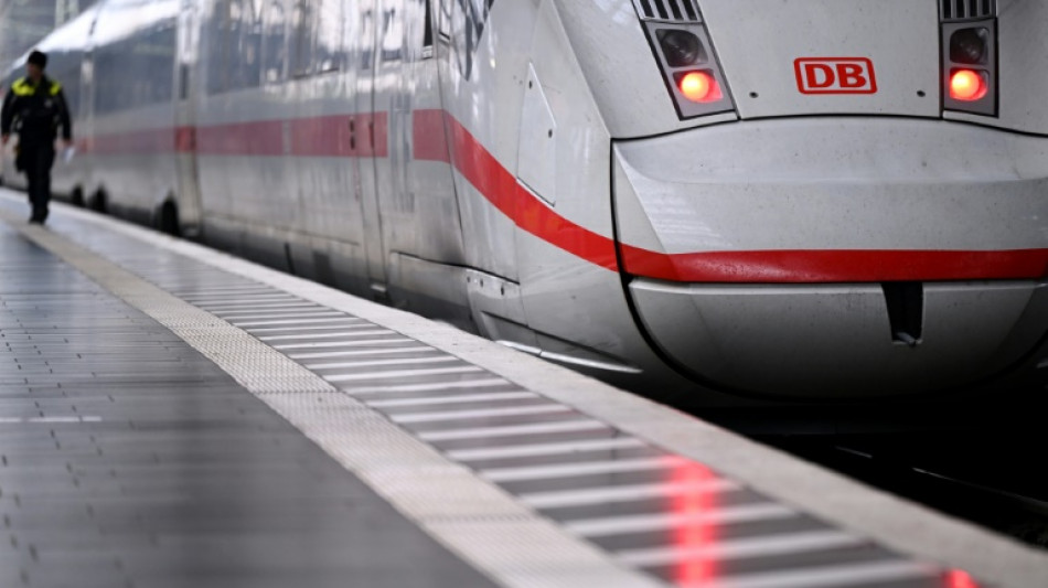 Angriff auf Fahrg&auml;ste in ICE in Bayern: Haftbefehl gegen 20-J&auml;hrigen in Kraft