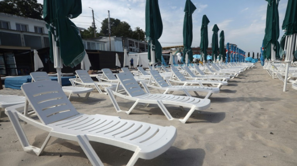 Les plages d'Odessa desert&eacute;es face aux bombardements et inondations