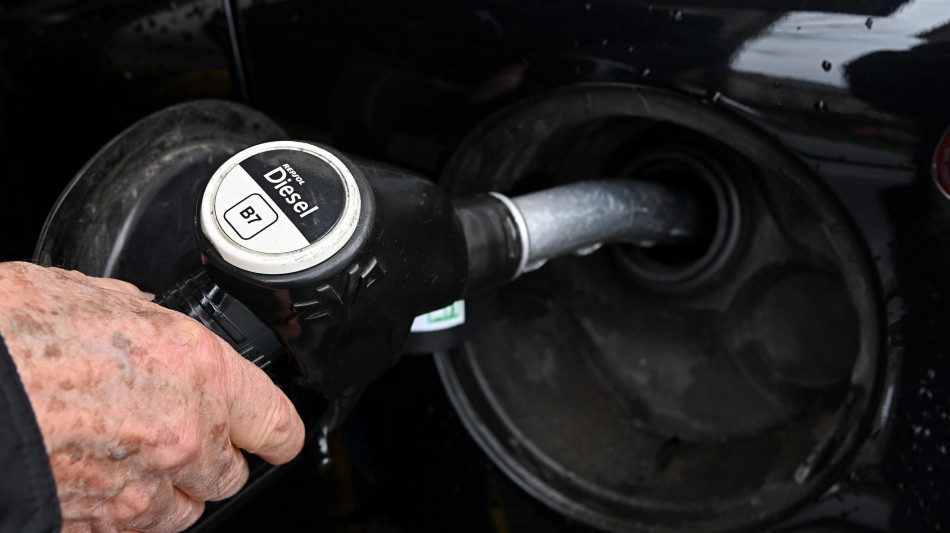 Con i rincari conto per automobilisti +16,5 milioni in pi&ugrave; al giorno