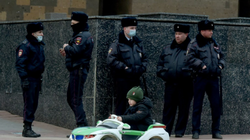J&oacute;venes rusos "sin futuro" de Rostov del Don protestan con miedo contra la guerra