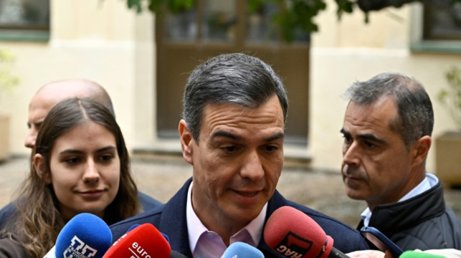 S&aacute;nchez sofre rev&eacute;s da direita em teste eleitoral na Espanha