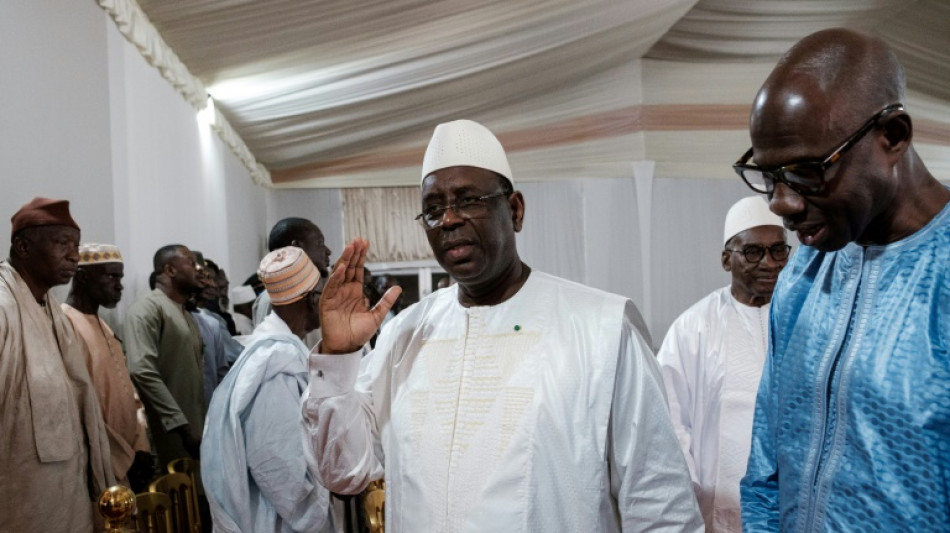 Presidente do Senegal adia elei&ccedil;&atilde;o por tempo indeterminado