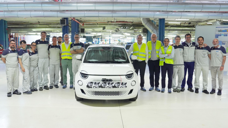 Stellantis in Borsa -4% con stop al programma sull'idrogeno