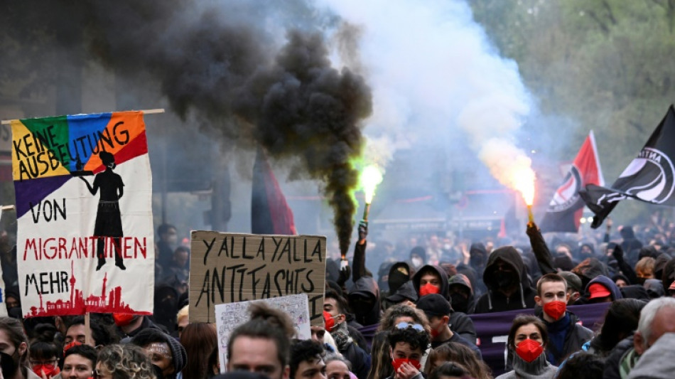 Revolution&auml;re 1. Mai-Demonstration in Berlin ohne gr&ouml;&szlig;ere Zwischenf&auml;lle begonnen