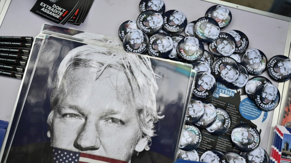 Londres signe le d&eacute;cret d'extradition aux Etats-Unis de Julian Assange, qui fera appel
