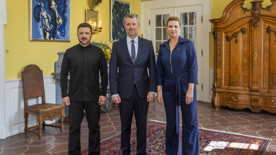 Zelensky, 'in Russia decide solo Putin, serve vertice'