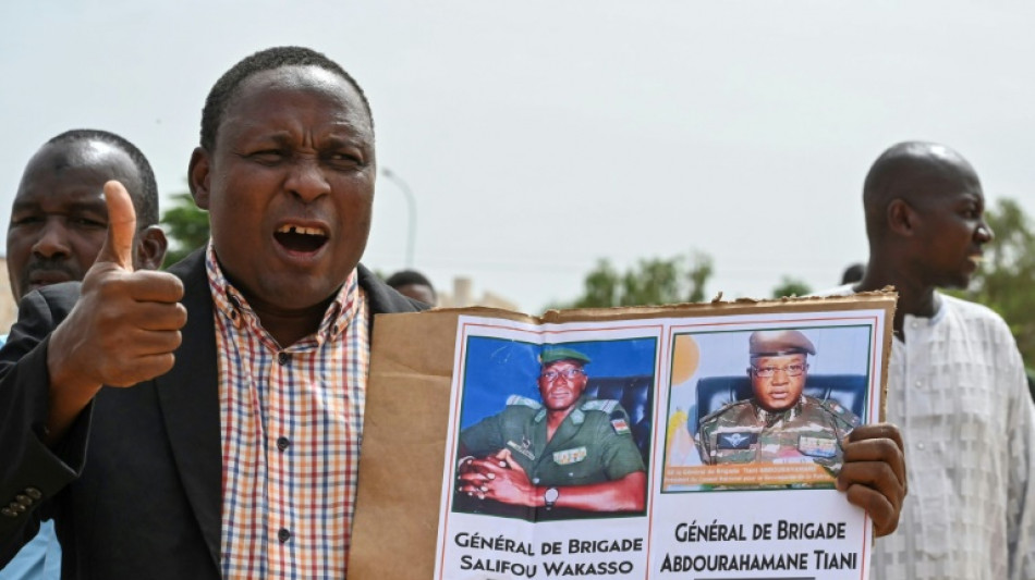 Pa&iacute;ses africanos adiam reuni&atilde;o decisiva sobre interven&ccedil;&atilde;o no N&iacute;ger