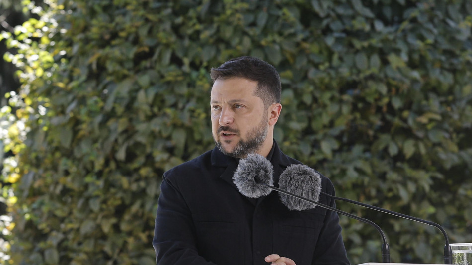 Zelensky, 'parlato con Witkoff, ci asterremo dai raid contro Mosca per 3 giorni'