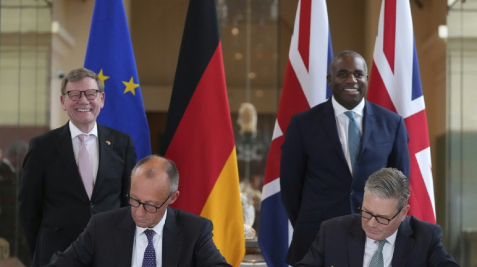 Reino Unido e Alemanha assinam tratado que prevê estreitar relações em imigração e defesa