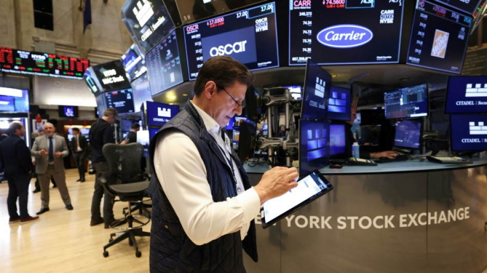 Wall Street ouvre en hausse, salue l'extension des n&eacute;gociations commerciales UE-USA