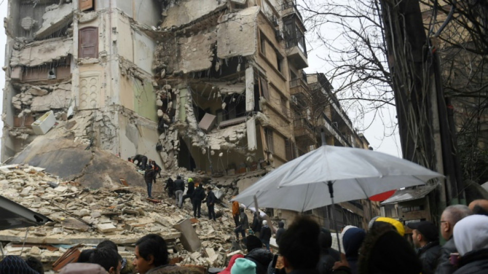 Un poderoso sismo causa unos 1.800 muertos en Turqu&iacute;a y Siria