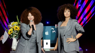 L'influenceuse L&eacute;na Situations entre au mus&eacute;e Gr&eacute;vin