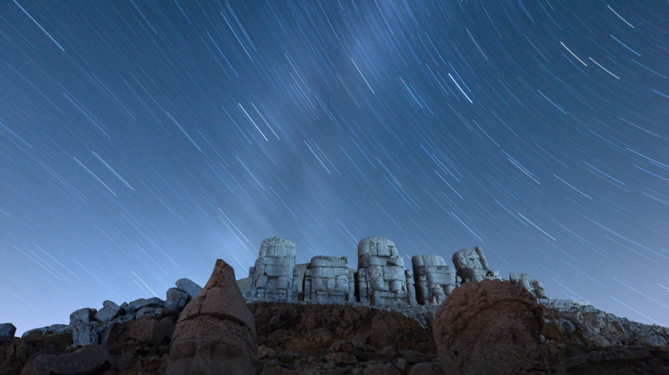 Le stelle cadenti di agosto accompagnate da 5 lune piene