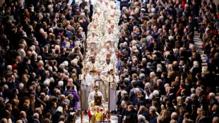 "Beaucoup d'&eacute;motion": Notre-Dame a rouvert au public avec ses premi&egrave;res messes