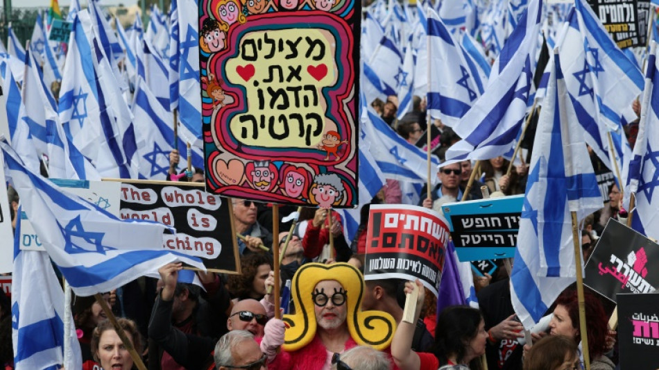 Tausende Menschen demonstrieren vor Israels Parlament gegen Justizreform