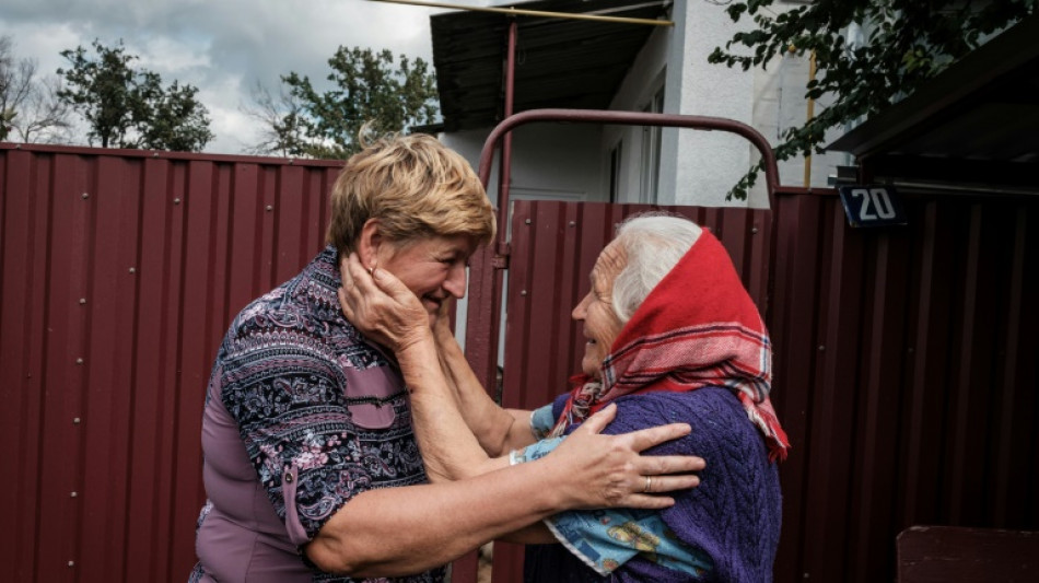 L&aacute;grimas de alivio tras reencuentro de familias ucranianas separadas por la guerra