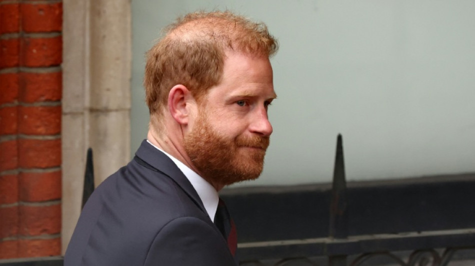 Pr&iacute;ncipe Harry ver&aacute; rei Charles III em sua viagem desta semana a Londres? 