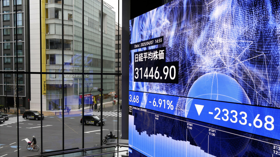 Borsa: Asia in rosso, sfumano le speranze di fermare i dazi
