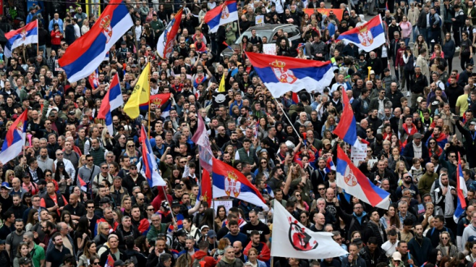 Una marea humana se manifiesta contra la corrupci&oacute;n en la capital de Serbia