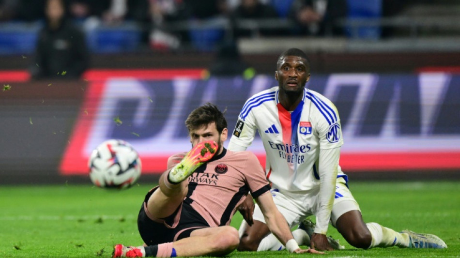 PSG vence Lyon (3-2) e abre 13 pontos na lideran&ccedil;a da Ligue 1