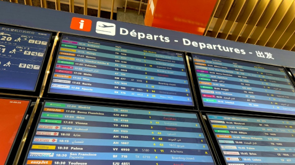 Control tower breakdown brings flight chaos to Paris airport