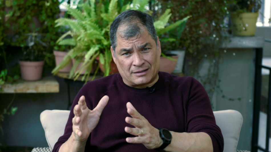 Correa dice que "destrozaron" Ecuador y promete lucha "frontal" contra Noboa
