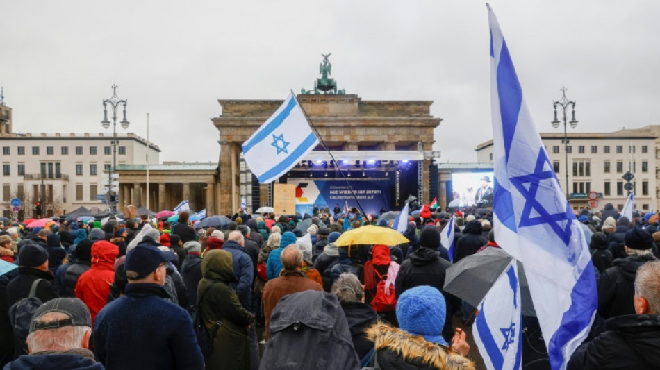 Des milliers de personnes manifestent contre l'antis&eacute;mitisme &agrave; Berlin