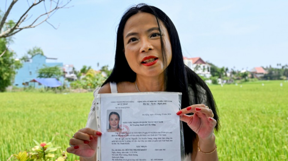 Beb&ecirc;s retirados do Vietn&atilde; durante a guerra buscam suas m&atilde;es 50 anos depois