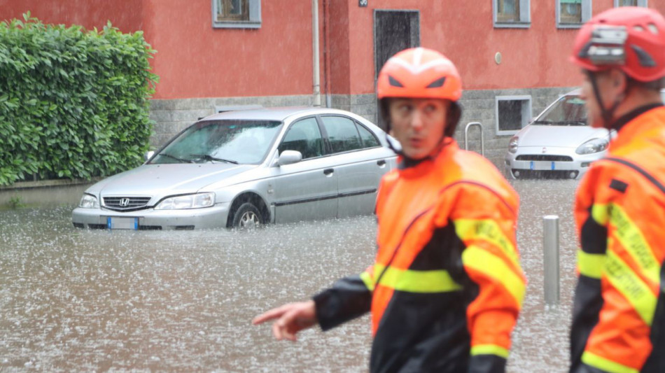 A Milano esondato il Lambro, allagamenti e traffico