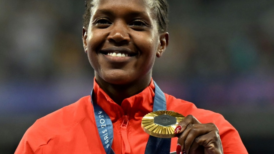 Kenya&#039;s Faith Kipyegon breaks women&#039;s 1,500m world record