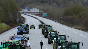 Governo franc&ecirc;s faz concess&otilde;es, mas sindicato agropecu&aacute;rio mant&eacute;m protestos