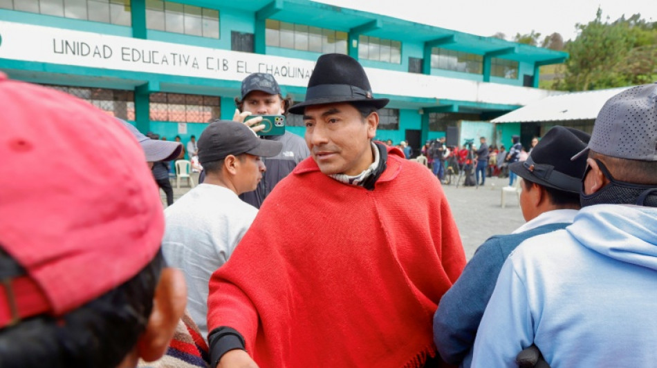 Una comunidad indígena de Ecuador libera a tres policías que mantenía retenidos