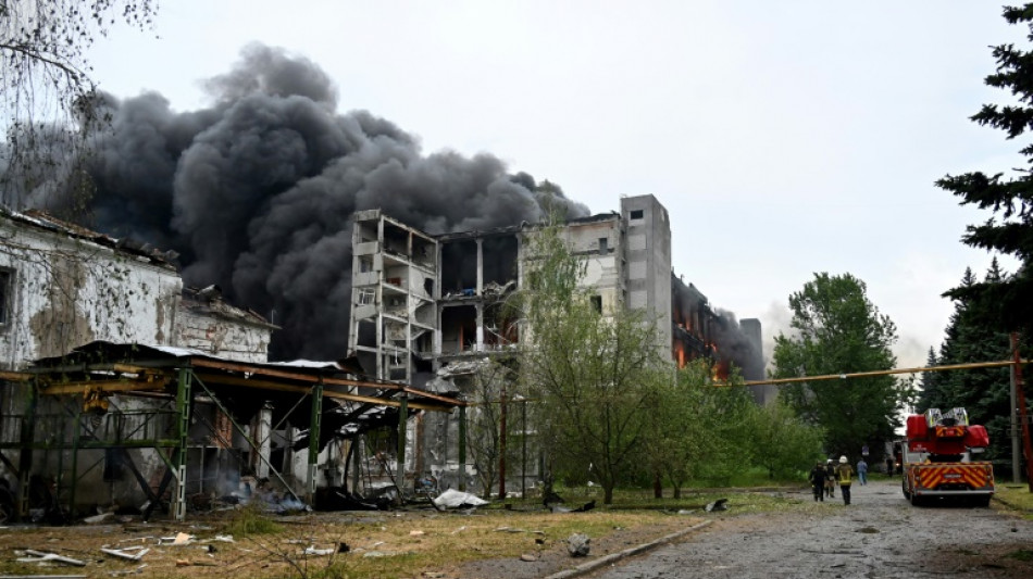 Frappes russes meurtri&egrave;res sur Kharkiv, l'Ukraine r&eacute;cup&egrave;re les corps de 1.200 soldats