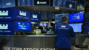 Wall Street recule entre remont&eacute;e des taux et pourparlers russo-am&eacute;ricains