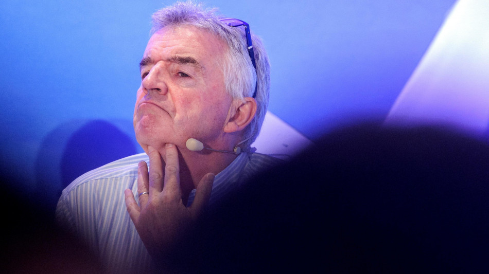 Ryanair valuta bonus più alti per scovare i bagagli fuori misura