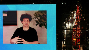 L'ex-star des cryptos Sam Bankman-Fried menac&eacute;e par la justice mais omnipr&eacute;sente dans les m&eacute;dias