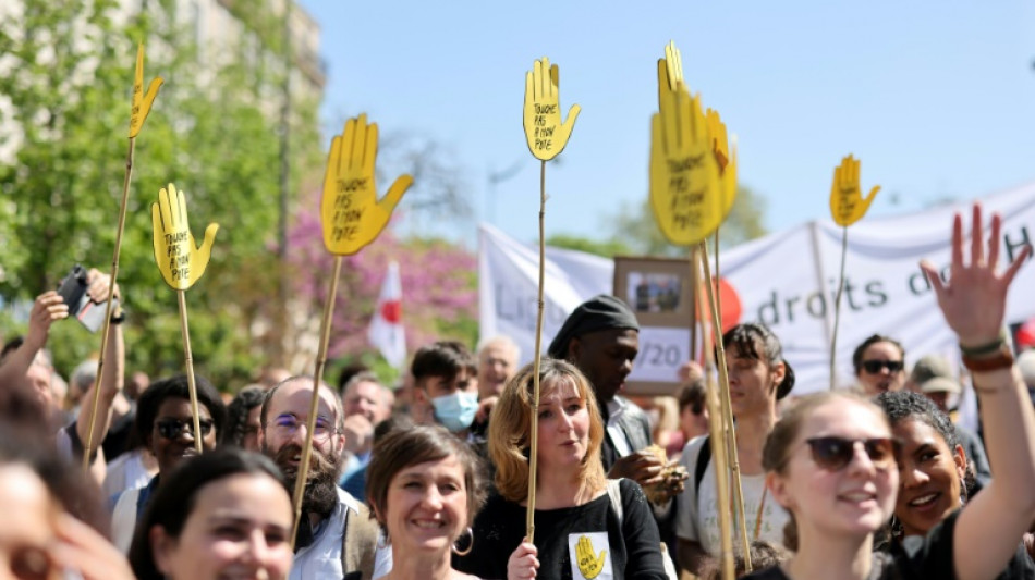 Plusieurs centaines de manifestants en France contre l'extr&ecirc;me droite